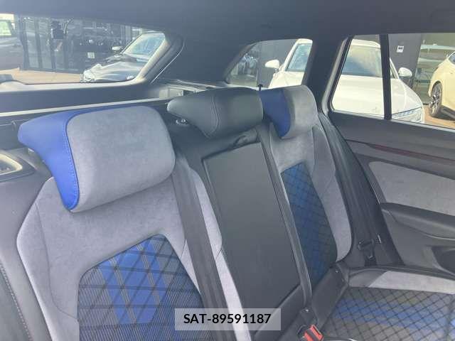 VolksWagen GOLF R VARIANT 2023-07 8211015-17
