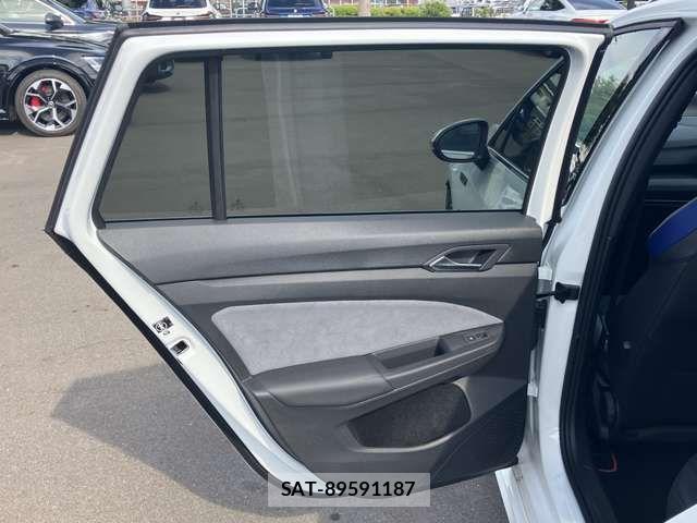 VolksWagen GOLF R VARIANT 2023-07 8211015-18