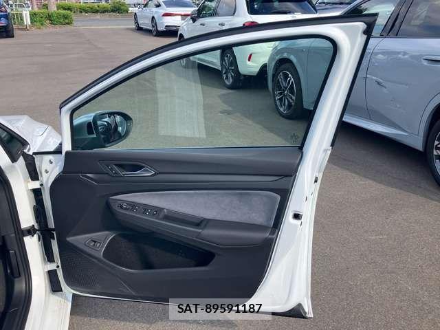 VolksWagen GOLF R VARIANT 2023-07 8211015-8
