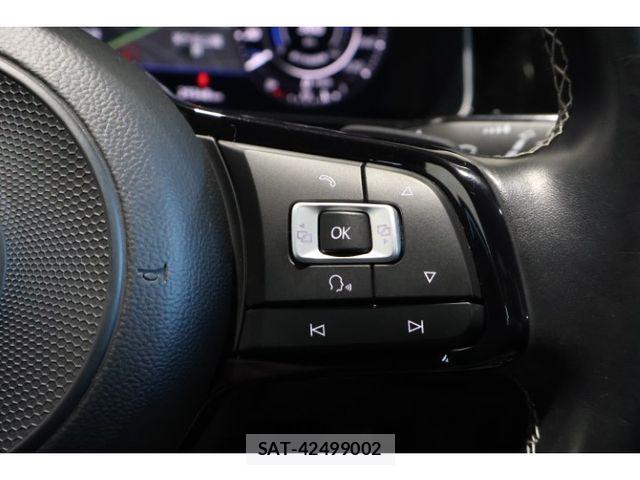 VolksWagen GOLF R VARIANT 2018-08 8439103-20
