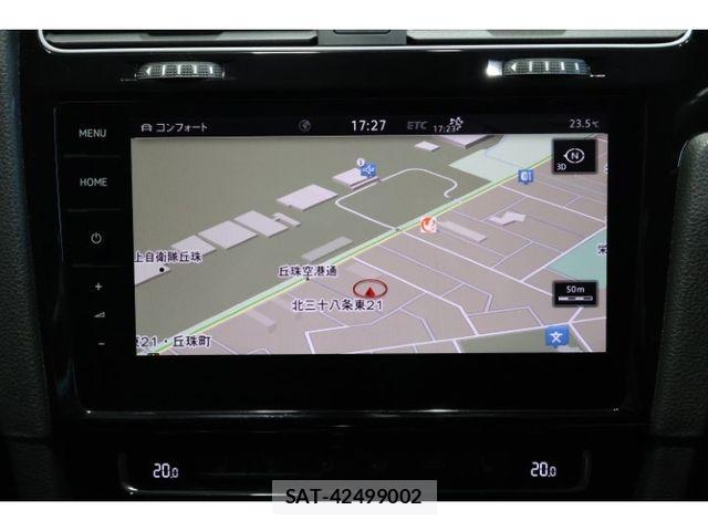 VolksWagen GOLF R VARIANT 2018-08 8439103-26