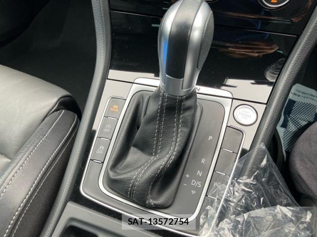 VolksWagen GOLF R VARIANT 2016-10 8882971-23
