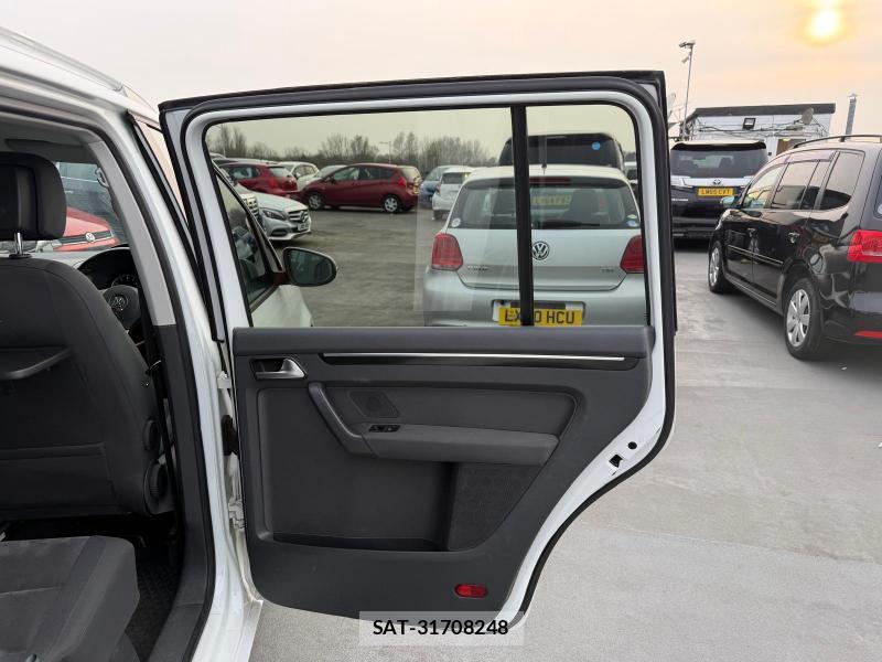 VolksWagen GOLF TOURAN 2015-01 1204750-24