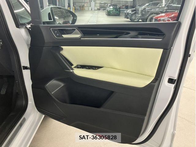VolksWagen GOLF TOURAN 2020-06 4994381-9