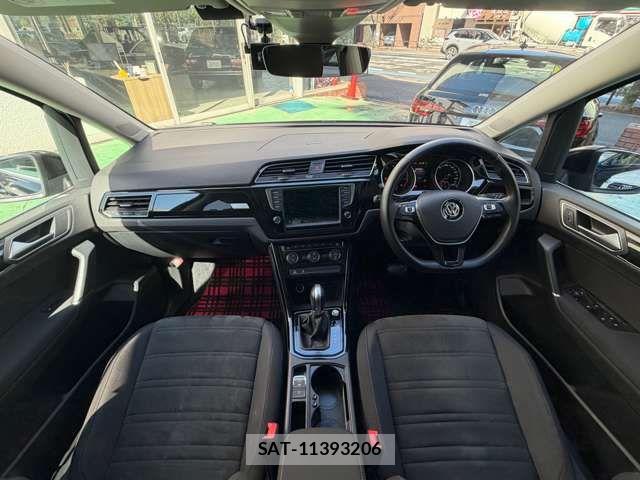 VolksWagen GOLF TOURAN 2017-07 4994386-15