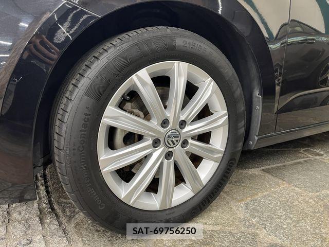 VolksWagen GOLF TOURAN 2018-06 6307271-11