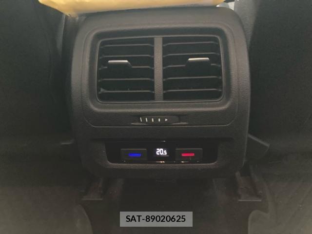 VolksWagen GOLF TOURAN 2018-01 6915367-10