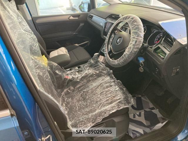 VolksWagen GOLF TOURAN 2018-01 6915367-15