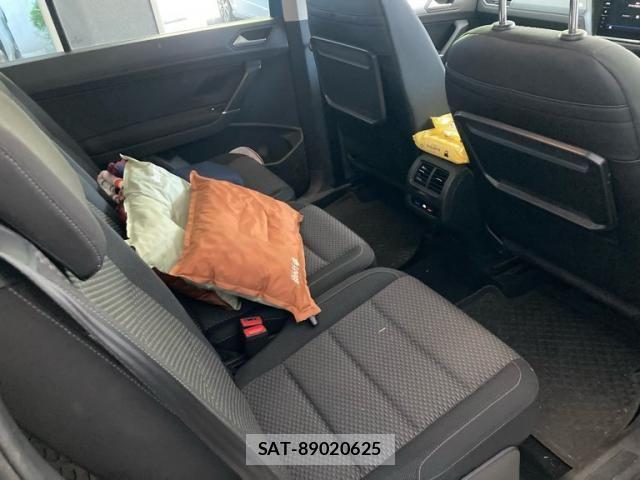 VolksWagen GOLF TOURAN 2018-01 6915367-8