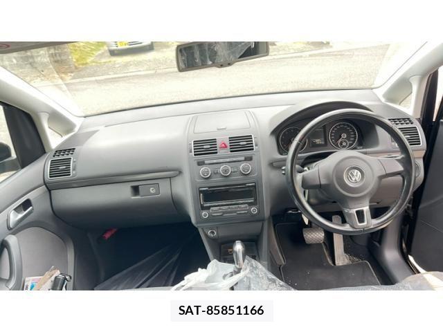 VolksWagen GOLF TOURAN 2015-06 7061378-12
