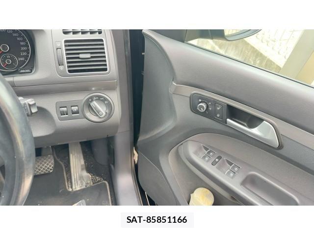 VolksWagen GOLF TOURAN 2015-06 7061378-13