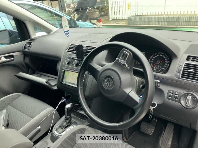 VolksWagen GOLF TOURAN 2013-02 7227102-10
