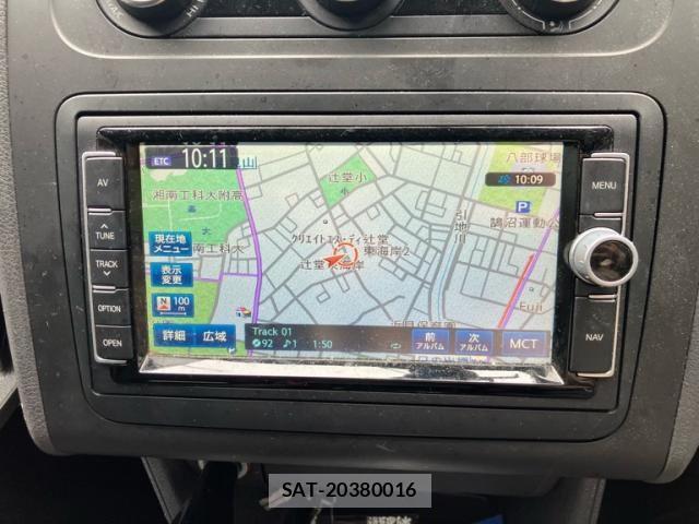 VolksWagen GOLF TOURAN 2013-02 7227102-13