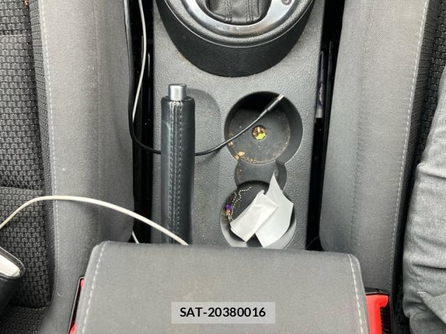VolksWagen GOLF TOURAN 2013-02 7227102-15