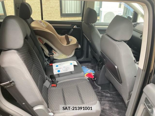 VolksWagen GOLF TOURAN 2010-02 7360474-12