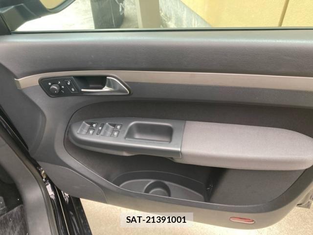 VolksWagen GOLF TOURAN 2010-02 7360474-16