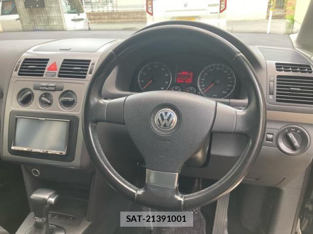 VolksWagen GOLF TOURAN 2010-02 7360474-18