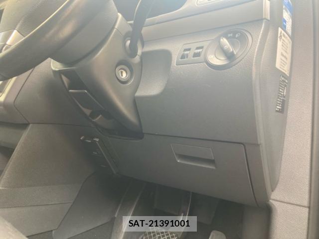 VolksWagen GOLF TOURAN 2010-02 7360474-19