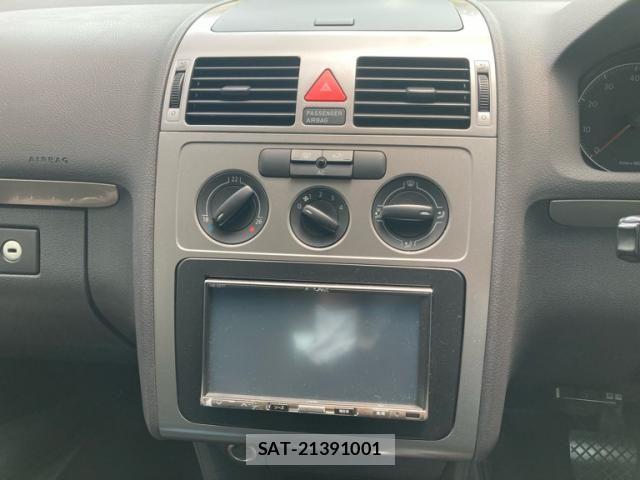 VolksWagen GOLF TOURAN 2010-02 7360474-20