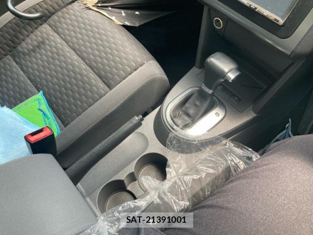 VolksWagen GOLF TOURAN 2010-02 7360474-21