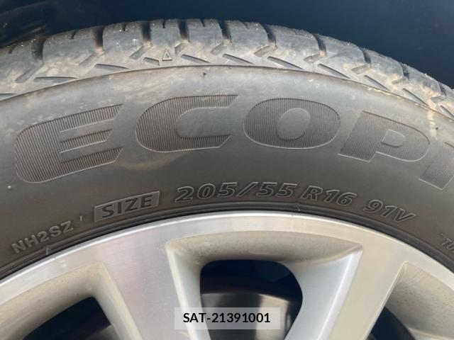 VolksWagen GOLF TOURAN 2010-02 7360474-25