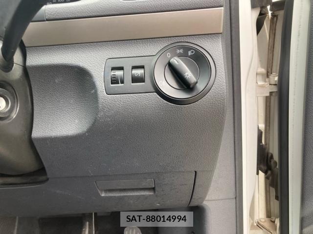 VolksWagen GOLF TOURAN 2010-06 7360473-14