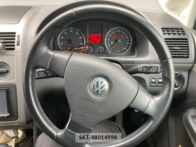 VolksWagen GOLF TOURAN 2010-06 7360473-15