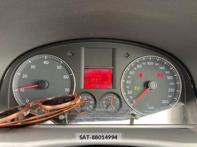 VolksWagen GOLF TOURAN 2010-06 7360473-16