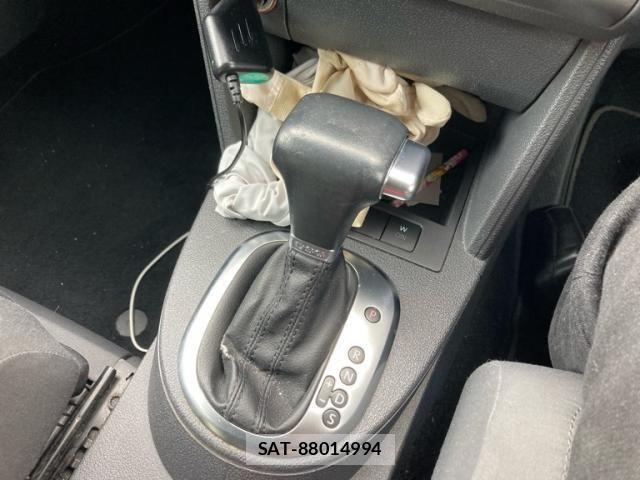 VolksWagen GOLF TOURAN 2010-06 7360473-17