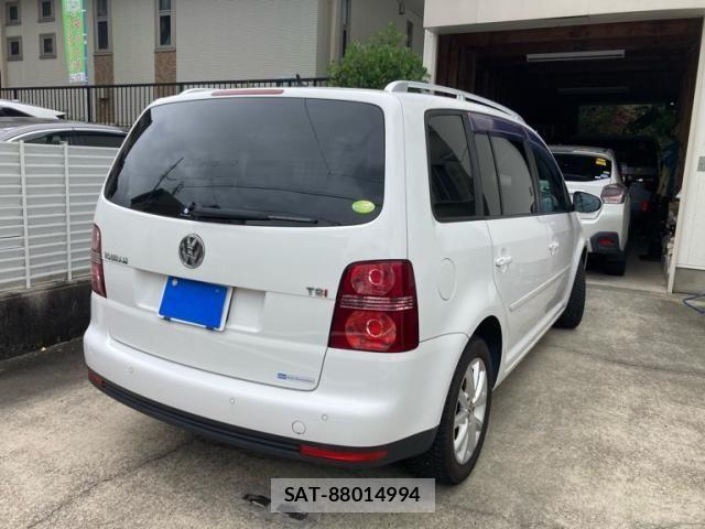VolksWagen GOLF TOURAN 2010-06 7360473-3