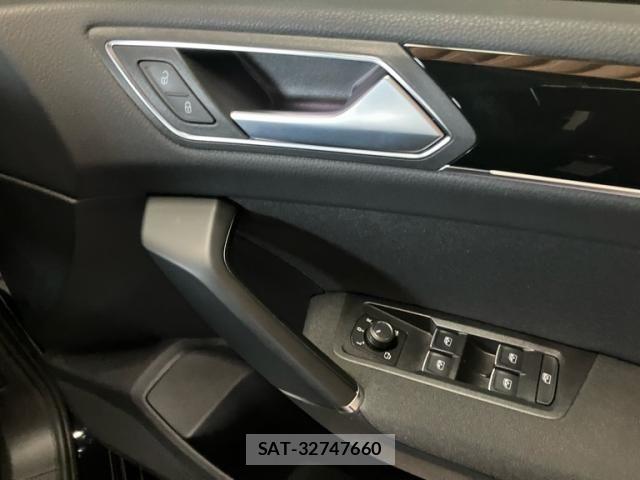 VolksWagen GOLF TOURAN 2018-02 7394852-14