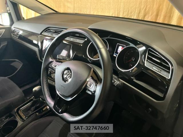 VolksWagen GOLF TOURAN 2018-02 7394852-15