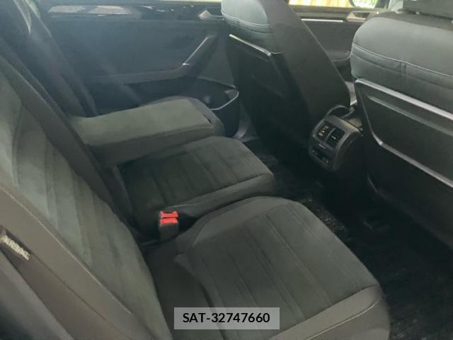VolksWagen GOLF TOURAN 2018-02 7394852-17