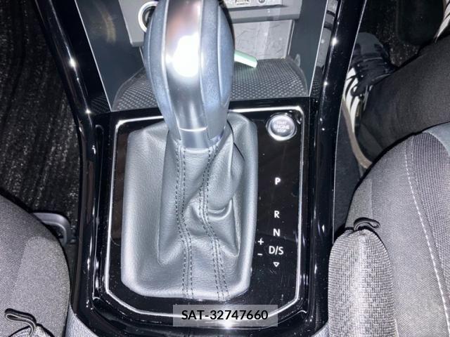VolksWagen GOLF TOURAN 2018-02 7394852-25
