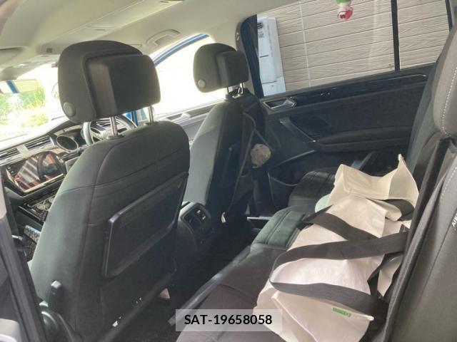 VolksWagen GOLF TOURAN 2018-06 7503721-13