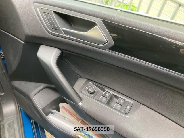 VolksWagen GOLF TOURAN 2018-06 7503721-17
