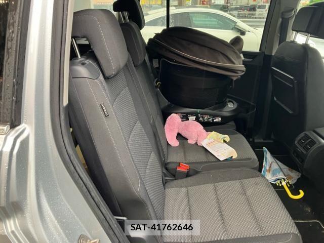 VolksWagen GOLF TOURAN 2017-12 7730713-10