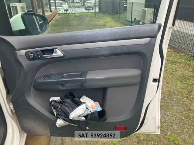 VolksWagen GOLF TOURAN 2013-07 7730714-13
