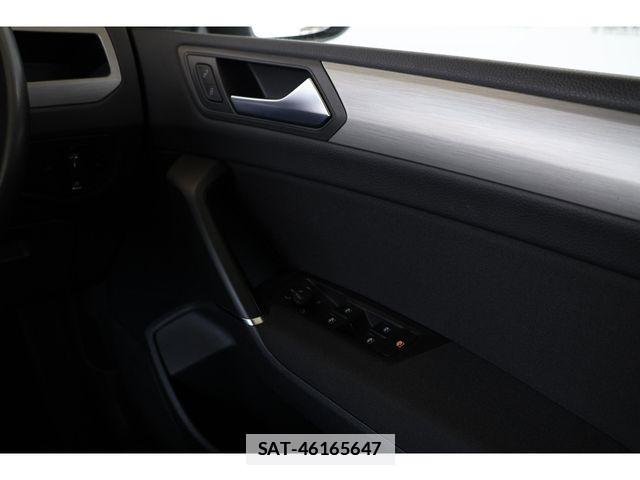 VolksWagen GOLF TOURAN 2019-12 7790502-18