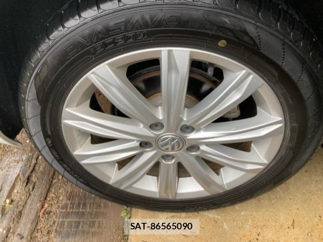 VolksWagen GOLF TOURAN 2017-06 7880488-9