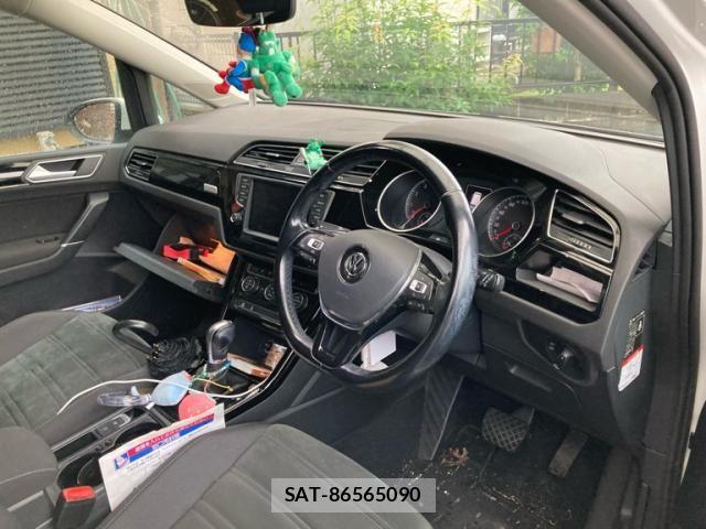 VolksWagen GOLF TOURAN 2017-06 7880488-13