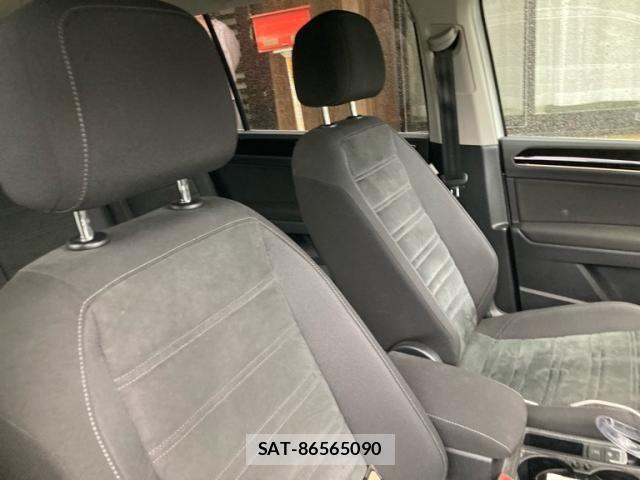 VolksWagen GOLF TOURAN 2017-06 7880488-14