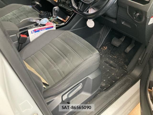 VolksWagen GOLF TOURAN 2017-06 7880488-15