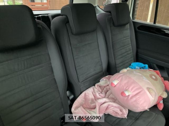 VolksWagen GOLF TOURAN 2017-06 7880488-16
