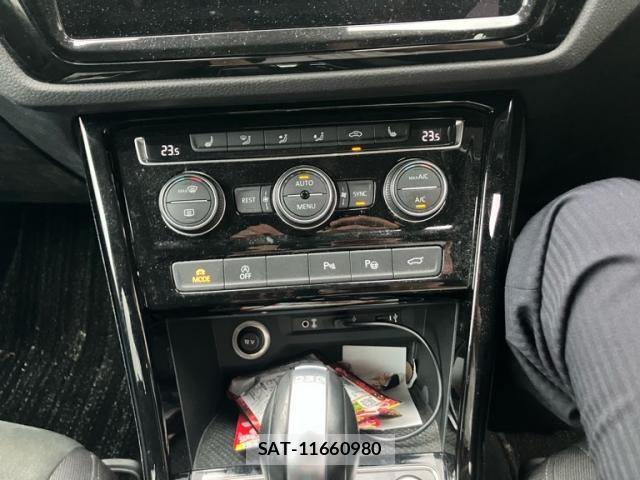 VolksWagen GOLF TOURAN 2017-08 7903628-23