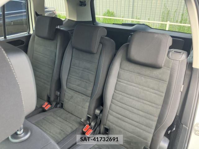 VolksWagen GOLF TOURAN 2021-05 7981570-11