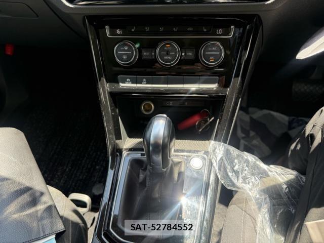 VolksWagen GOLF TOURAN 2017-09 8039182-21