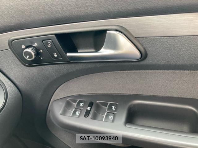 VolksWagen GOLF TOURAN 2013-07 8076139-12