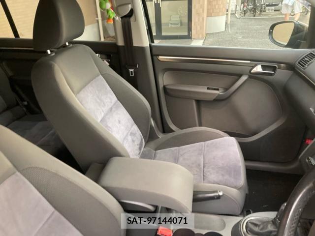 VolksWagen GOLF TOURAN 2011-03 8102709-10
