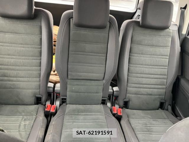 VolksWagen GOLF TOURAN 2018-09 8102708-12